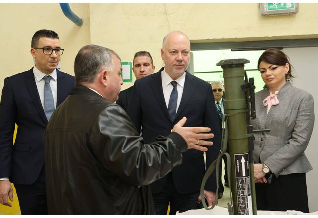 Министър председателят Росен Желязков посети производствената база на ВМЗ Сопот в Иганово