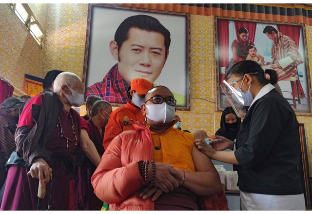 Ваксинация в Бутан