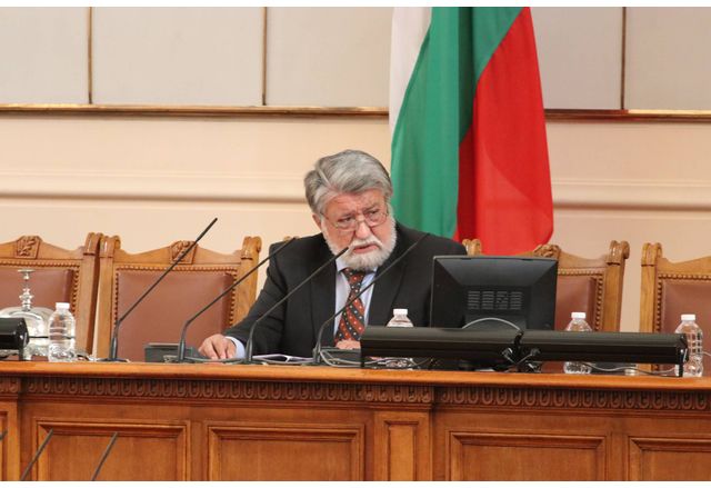 Председателят на Народното събрание Вежди Рашидов закри последното заседание на
