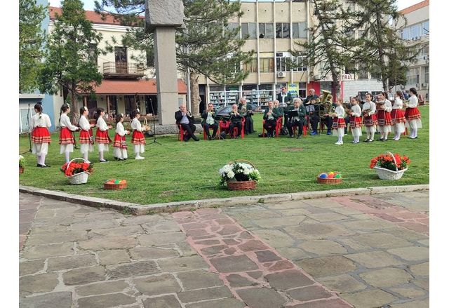 Оряхово засия с пъстра великденска премяна В празничната украса се