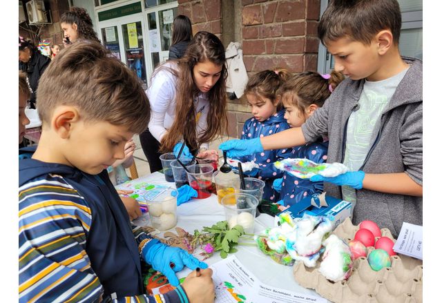 Община Карлово организира Великденски празник за най малките жители който се