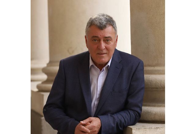 Актьорът Веселин Калановски е сред учредителите на Да България Член