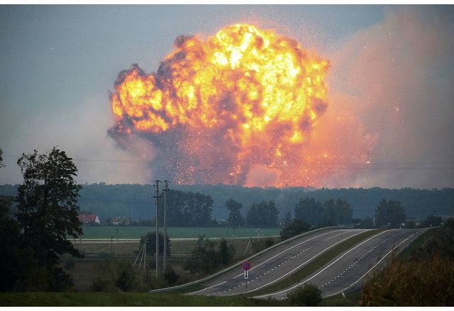 Взрив на склад с боеприпаси