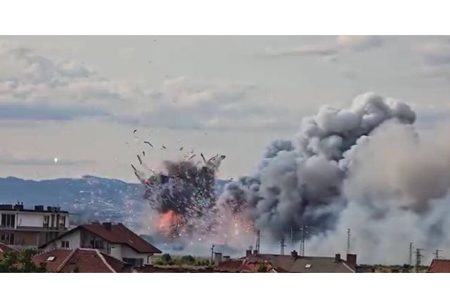 Все още има гърмежи които продължиха и през нощта Така