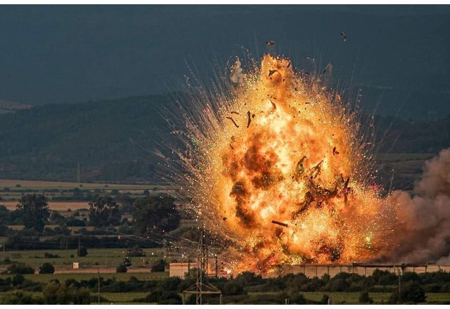 Продължават огледите на складовете за пиротехника край Елин Пелин След