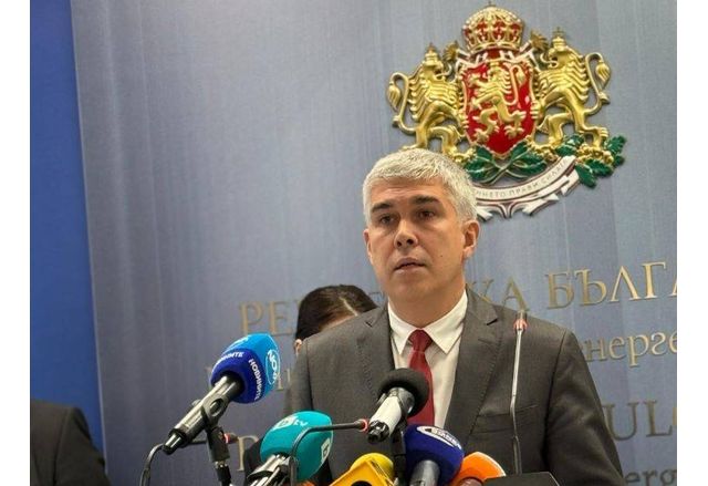 Министърът на енергетиката Владимир Малинов заминава на работно посещение в