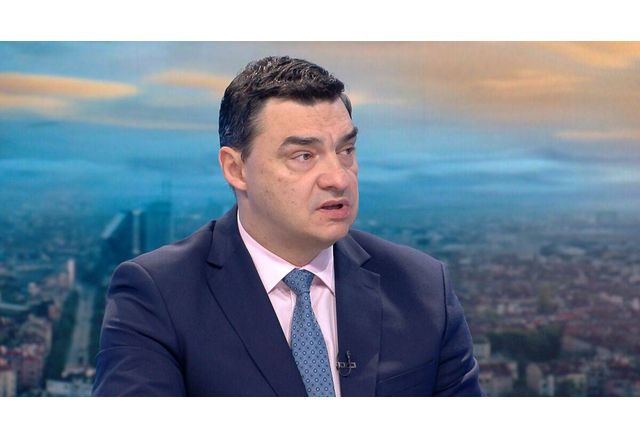 Владимир Николов