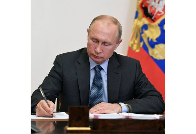 Военнопрестъпникът и масов килър Владимир Путин обяви официално анексията към
