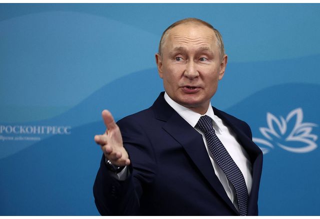 Руският военнопрестъпник Путин заяви че Русия ще прекрати огъня и