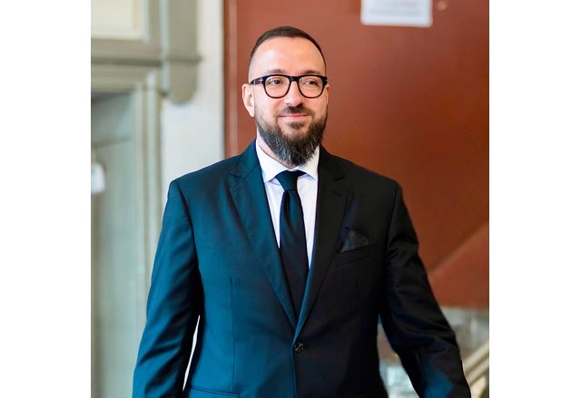 Заместник кметът с ресори европейски политики и образование Владимир Темелков подаде