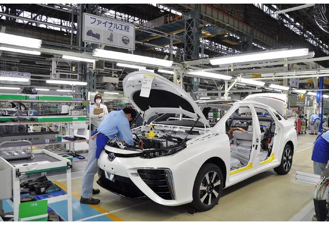 Вместо 900 000 автомобила японският гигант ще произведе 540 000 през септември