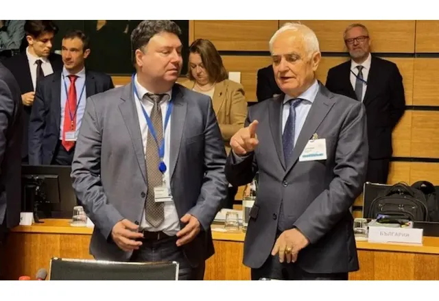 Министърът на отбраната Атанас Запрянов взе участие в заседание на
