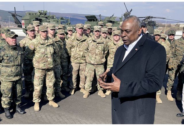 Министърът на отбраната на САЩ Лойд Остин пристигна в България