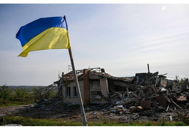 Оттеглянето на Русия от ключов украински град през уикенда предизвика