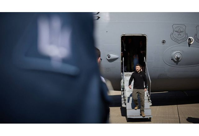 Украинският президент Володимир Зеленски заяви пред американски конгресмени че основният