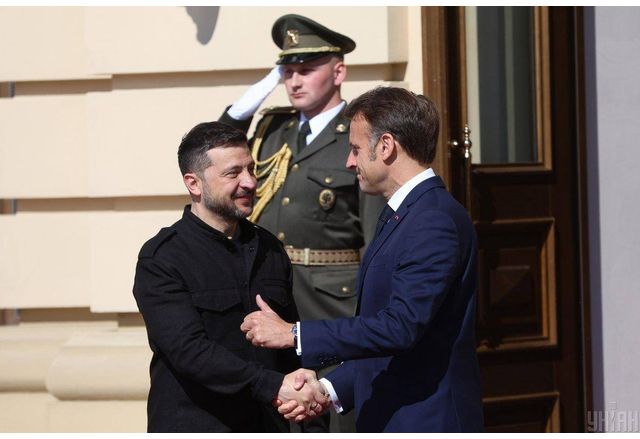 Украинският президент Володимир Зеленски и френският президент Еманюел Макрон подписаха