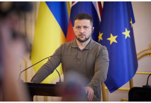 Украинският президент Володимир Зеленски предложи тристранна среща с американския президент