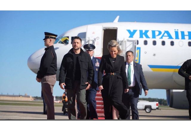 Украинският президент Володимир Зеленски пристигна във Вашингтон където планира да