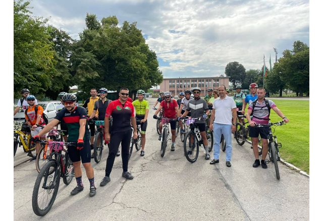 Над 30 колоездачи от Враца и региона участват в състезание