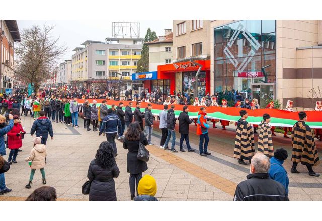 С празнично шествие с националния флаг ще започне тържественото отбелязване