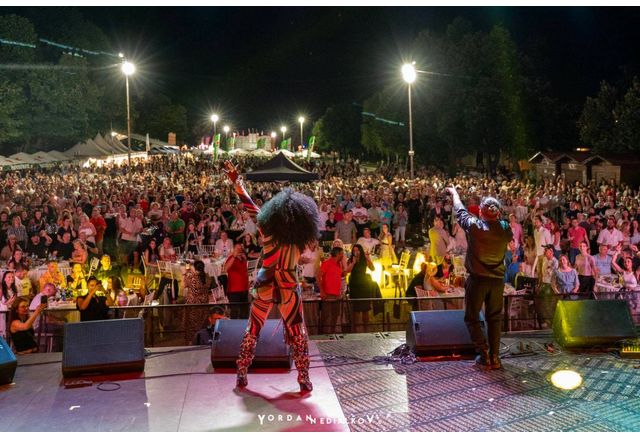 Вторият ден на Vratsa Rewind Festival събра хиляди фенове потопени