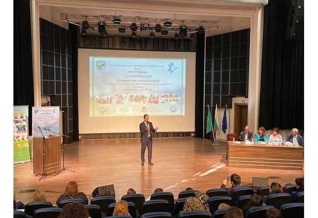 В следващите часове психолози и педагогически съветници ще дискутират предизвикателствата