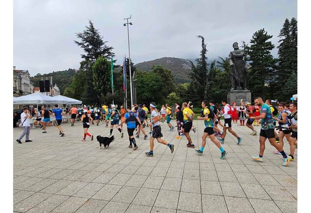 Над 80 участници от цялата страна участват в благотворителния маратон