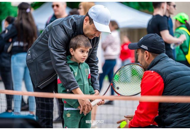 Спортните клубове от града десетки младежи и организации участваха в