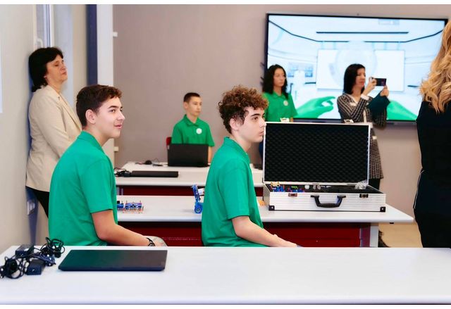 В СУ Васил Кънчов тържествено бе открит нов STEM център