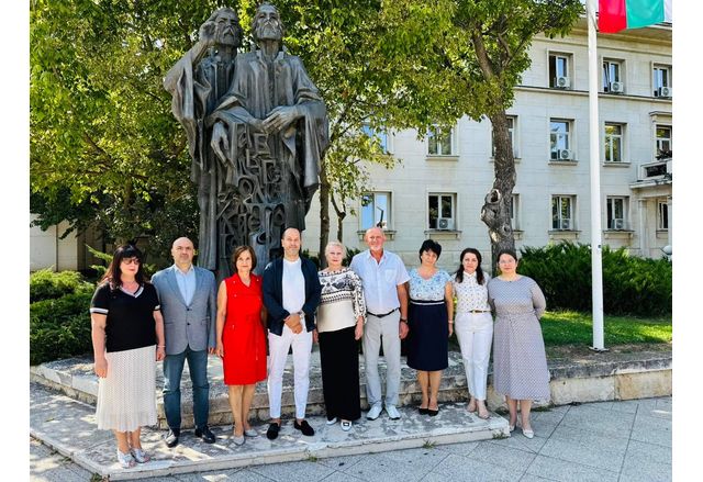 С дълбоко признание и уважение Община Враца изпрати символично водещите