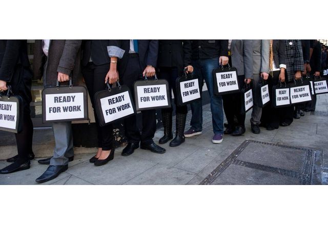 Всеки шести младеж в ЕС е изгубил работата си заради