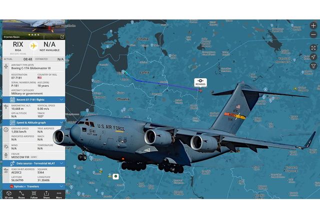 Във Внуково кацна американски военен самолет