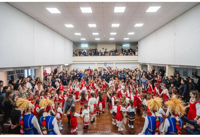 Стотици възпитаници на детски и учебни заведения се включиха в