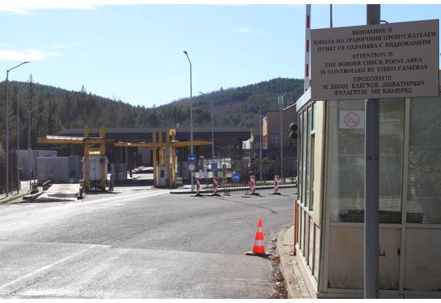 Трафикът през граничния пункт Илинден Ексохи е временно преустановен за