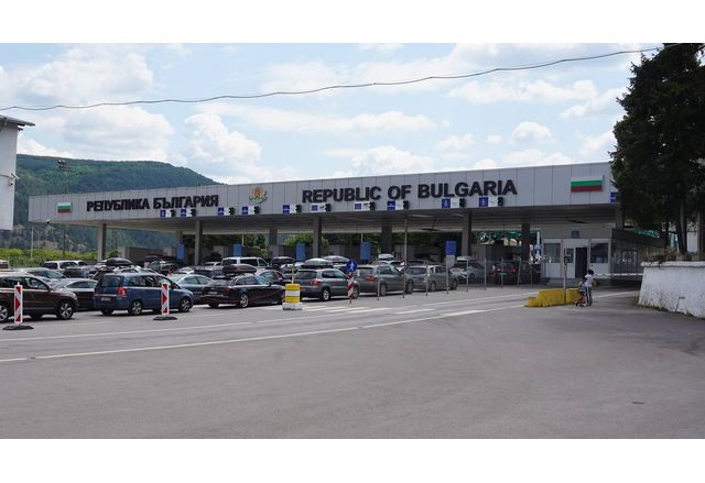 Сирийски бежанец се обеси в ареста на ГКПП Калотина съобщава Телеграф