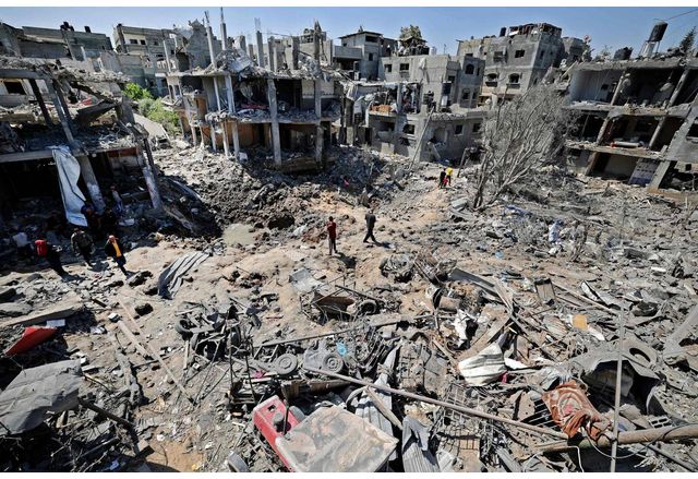 Тази нощ Израел бомбардира град Газа съобщиха свидетели пред AФП