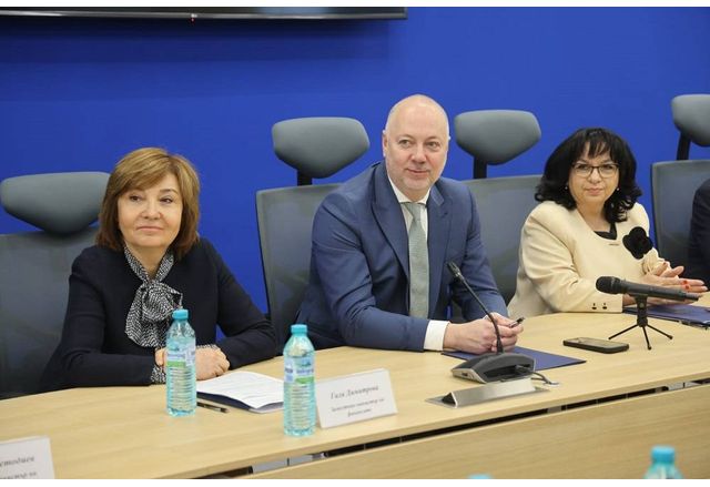 Пълната подкрепа на правителството за работата на приходните агенции изрази