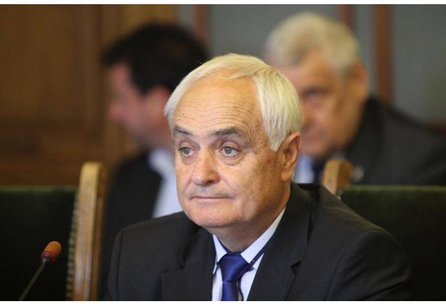 Служебният министър на отбраната Атанас Запрянов е оттеглил в рамките