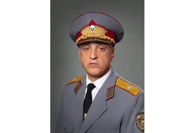 Правителството предлага на президента Румен Радев да освободи шефа на