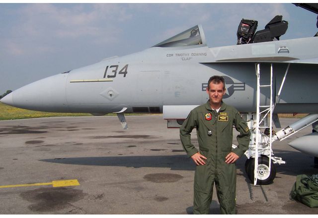 През няколко трупа на приятели все пак се добра до