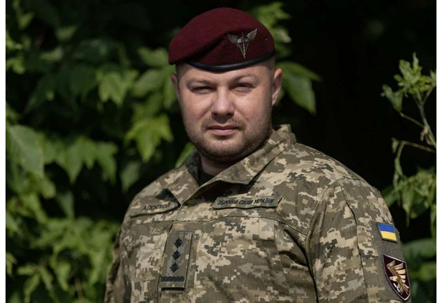 Командирът на въздушно десантните войски на Въоръжените сили на Украйна Олег