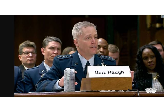 Администрацията на американския президент Доналд Тръмп е уволнила директора и