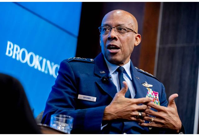 Президентът на САЩ Доналд Тръмп уволни най висшия американски военен и