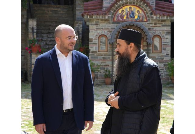 Българската делегация пристигна в Зографския манастир по повод интронизацията на