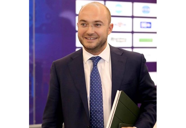 Бургаската рафинерия и още няколко дъщерни дружества които представляват групата