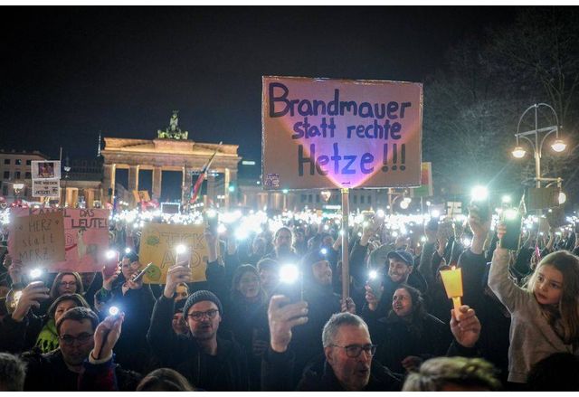 В Бундестага имаше емоционален дебат по въпроса дали да се