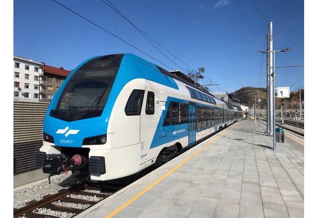 Движението по железопътната линия между градовете Дюселдорф и Дуисбург в