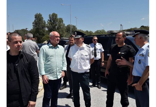 Мерки за по бързото преминаване на транспортни средства през ГКПП Кулата обсъдиха