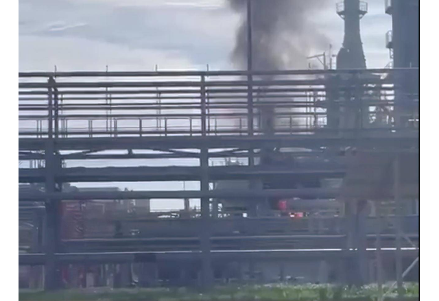 Горящият нефтопреработвателен комбинат в Илски, Краснодарския край