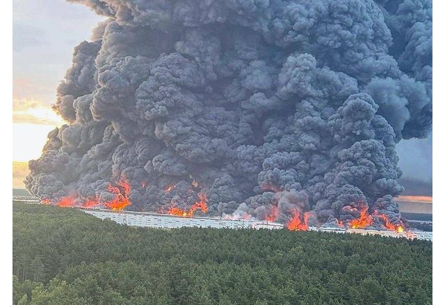 Горящият склад край Москва